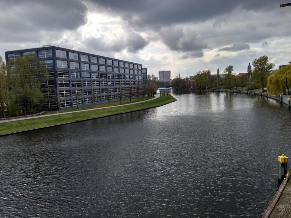 200Qm Loft For Friends And Family - On The Spree! Appartement Berlijn Buitenkant foto